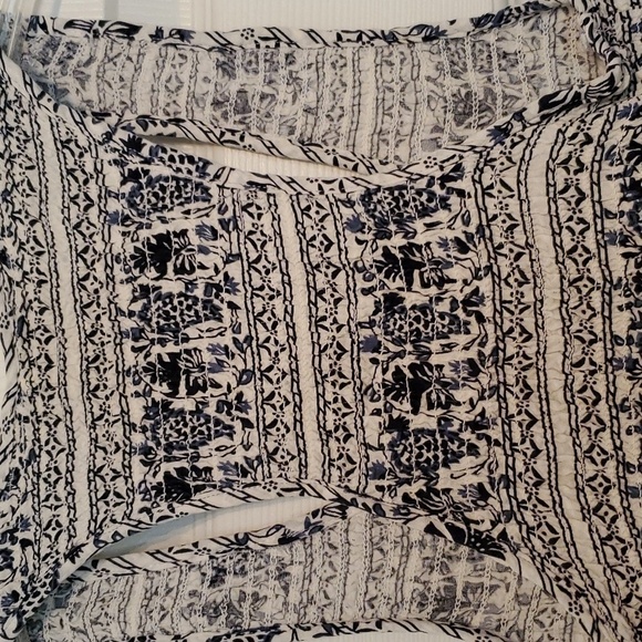 NWOT Floral Print Stretchy Smocked Ruffled Hem Tank Top Size Small - Picture 6 of 7